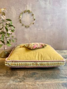 Embroidered cushion JA2330